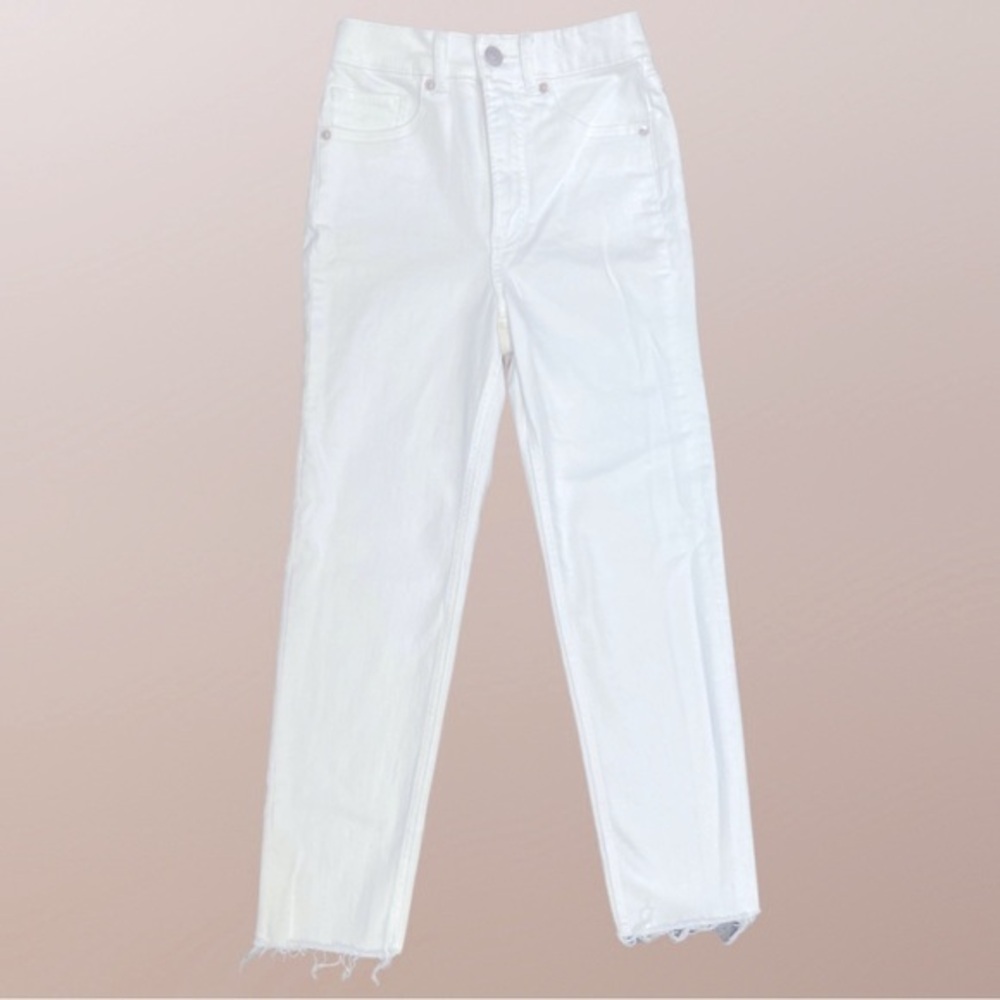 Express. Super high waist mom jean. White denim. Size: 00